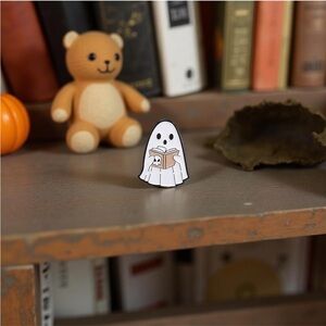 Ghost Reading Enamel Pin - White